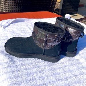 UGG black and star sparkle low boot. Lightly worn size 5